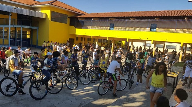 A comunidade também organizou um passeio ciclístico na cidade, dentro da proposta da campanha do Maio Amarelo. Foto: Arquivo da Escola
